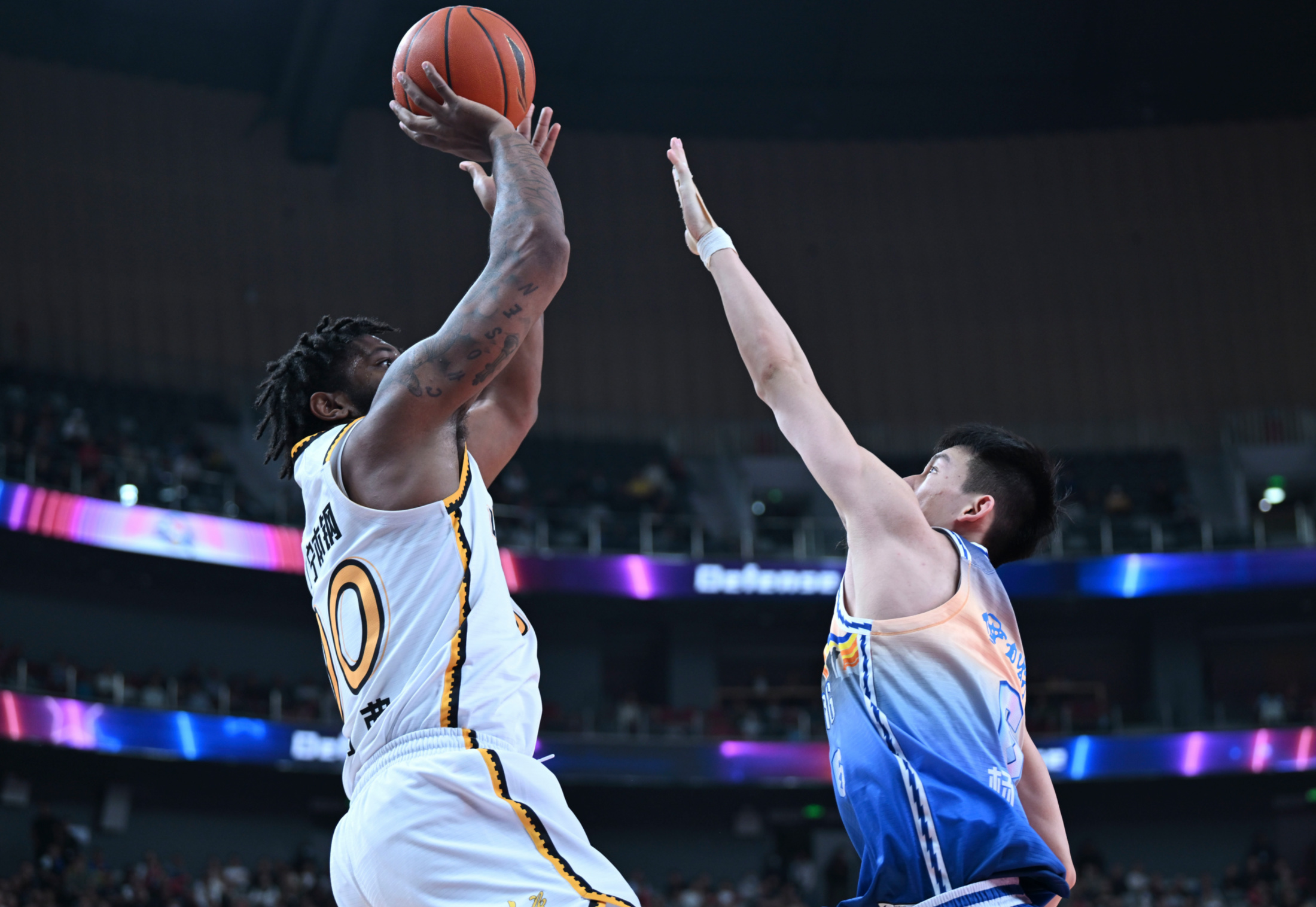 包含尼斯迎CBA季后赛关键赛，关键时刻回应争议，信心回归，年轻球员得到机会的词条